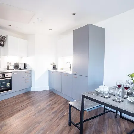 Great Central 2 Bed Near Centre Opulent Living Serviced Apartment